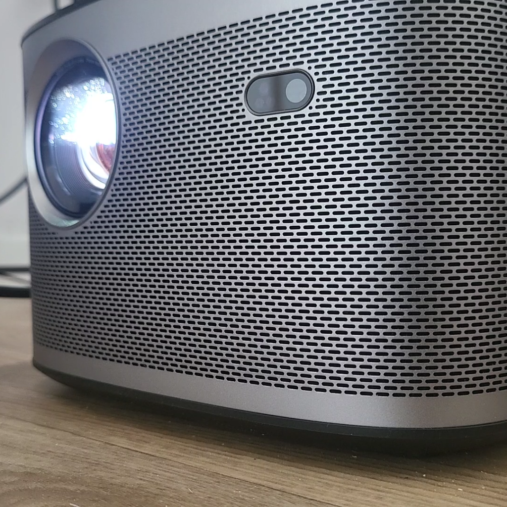 Close-up view of the XGIMI HORIZON speaker grille.