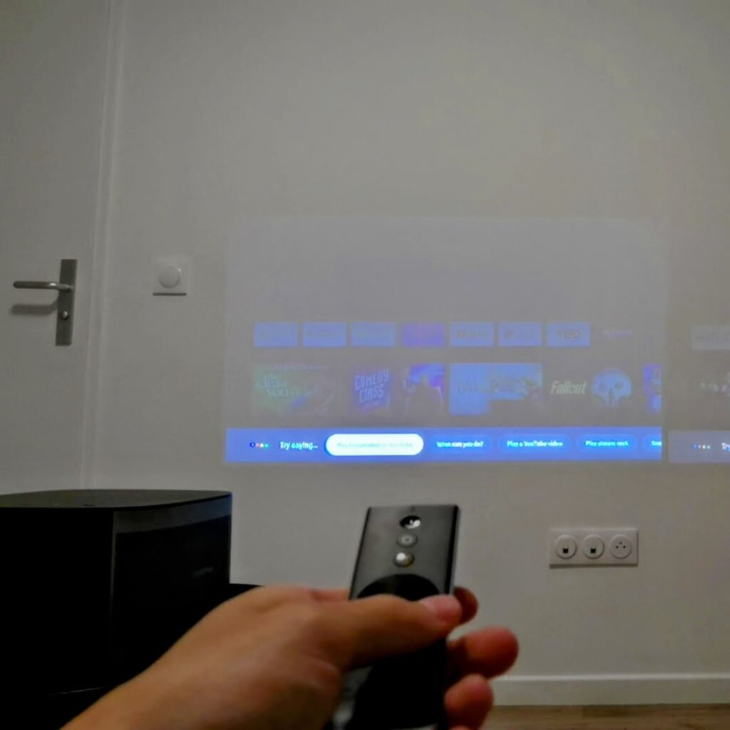 Google Assistant through the remote control of XGIMI HORIZON