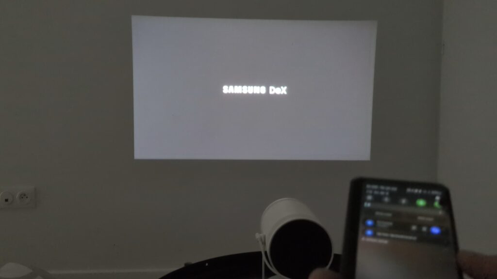 Samsung Dex via Miracast on Samsung Freestyle